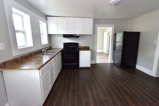 Building Photo - 4136 Sunset Ave