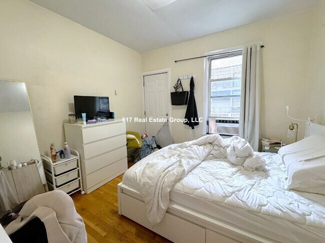 Building Photo - 210 Freeman St #2B Brookline MA 02446