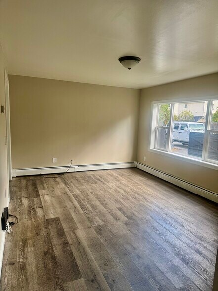 Building Photo - 56 Hyacinth St