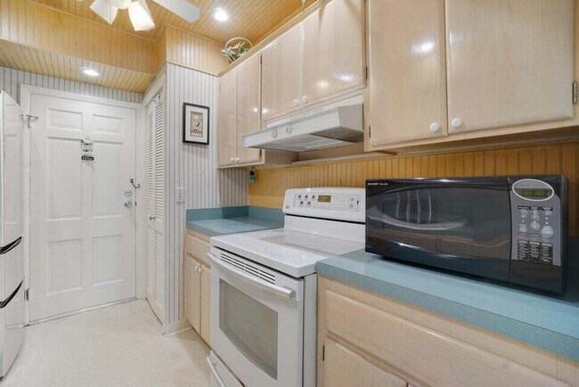 Building Photo - 475 Tequesta Dr