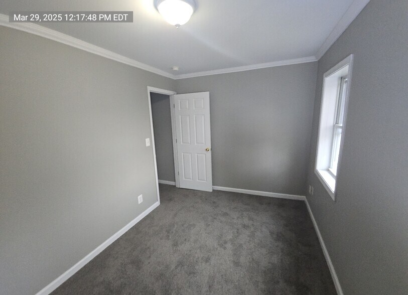 Building Photo - 2112 Sidney Ave