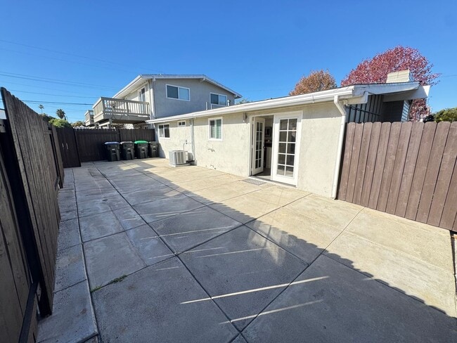 Building Photo - 253 Ogle St