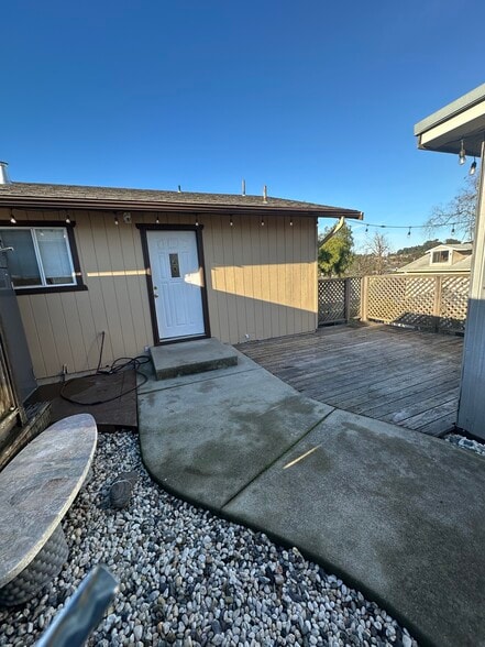 Building Photo - 4339 Santa Rita Rd