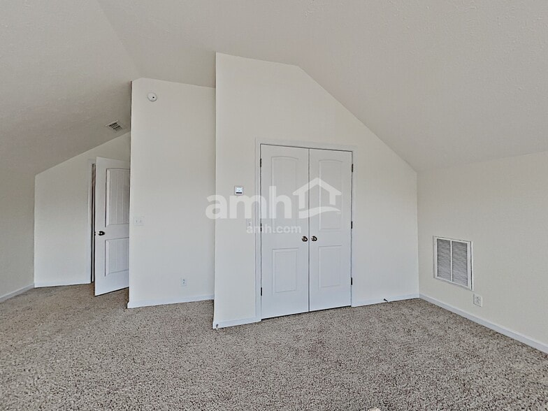 Building Photo - 1617 Ursuline Ln