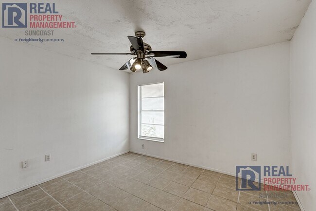 Building Photo - 1370 Palmwood Dr