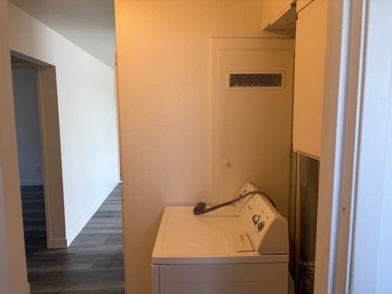 Building Photo - 3rd