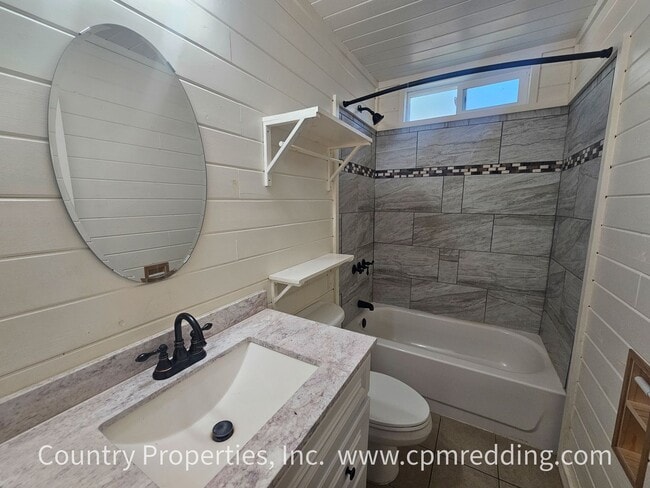 Building Photo - Country Living with 4 Bedrooms plus an Office!