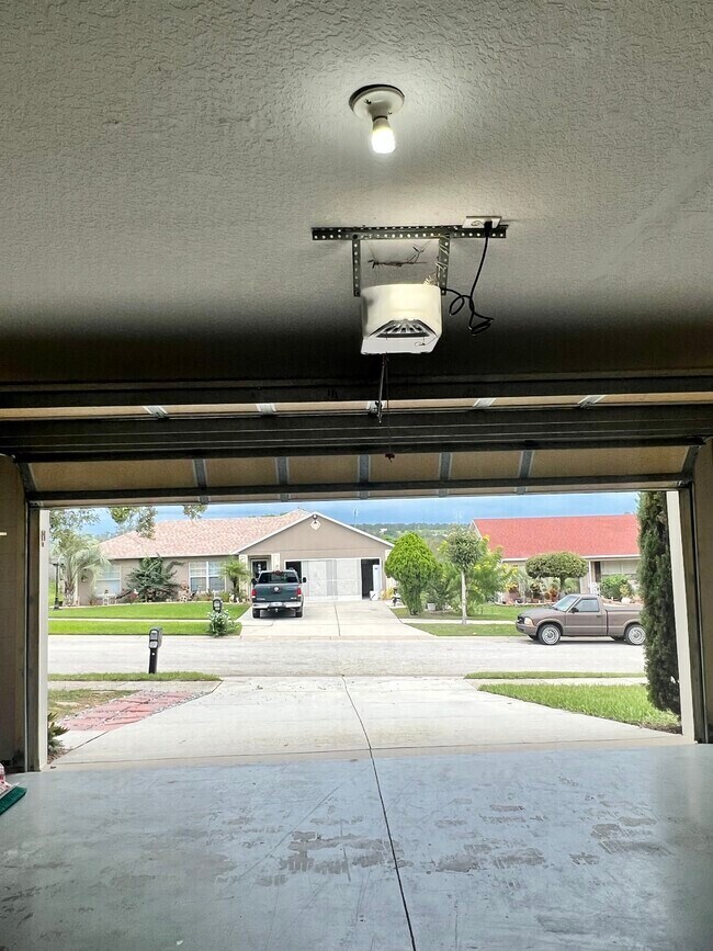 Building Photo - 824 Shore Breeze Way