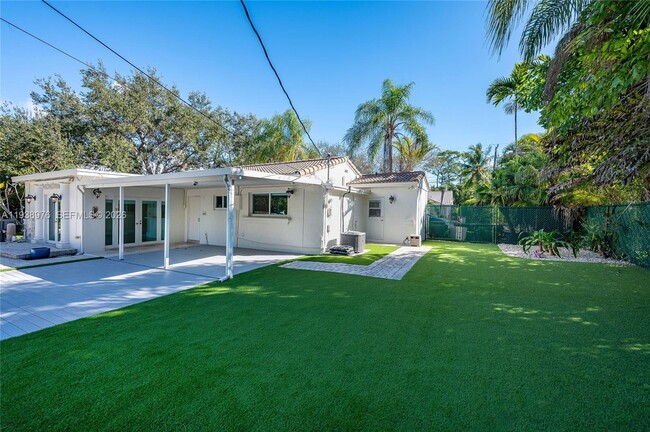 Building Photo - 5626 SW 69th Ave