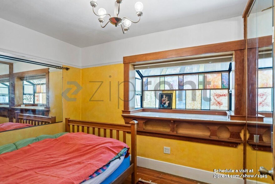 Building Photo - Unit