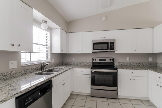 Building Photo - 431 Tropicaire Ave SW