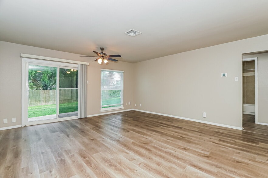 Building Photo - 10614 Cherry Laurel