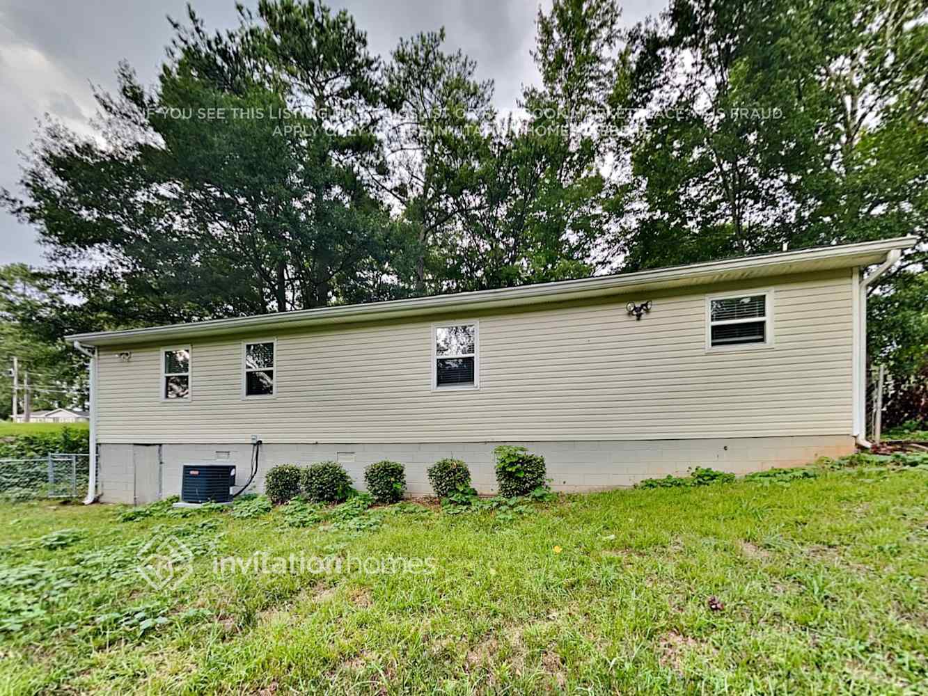 Building Photo - 940 Woodbridge Dr NE