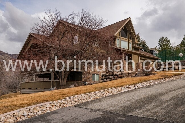 Building Photo - 105 Young Oak Rd