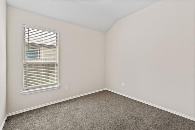 Building Photo - 119 Creekside Villa Dr