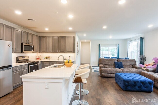 Building Photo - 727 Lorhan Dr