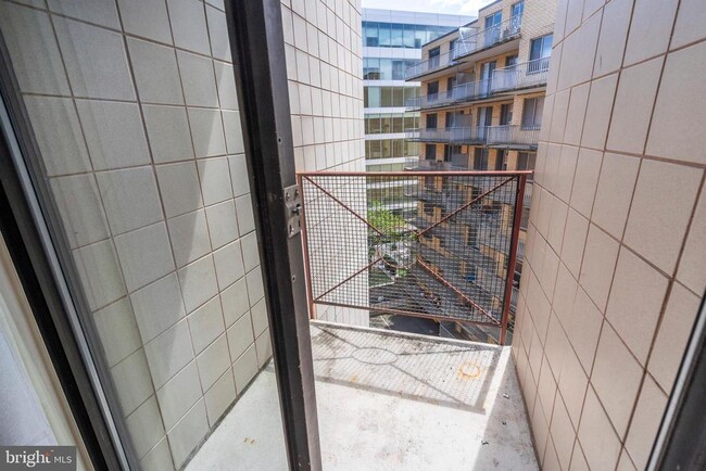 Building Photo - 1117 New Hampshire Ave NW