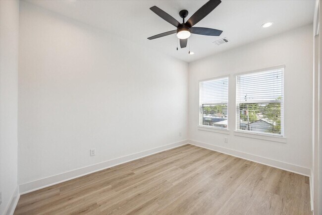 Building Photo - 1717 W 23rd St