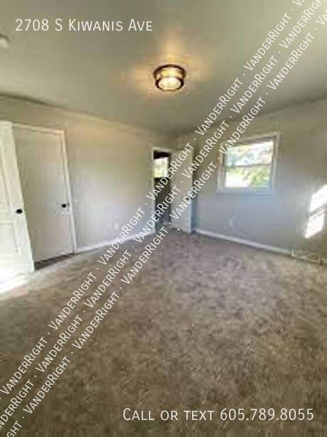 Building Photo - 2708 S Kiwanis Ave