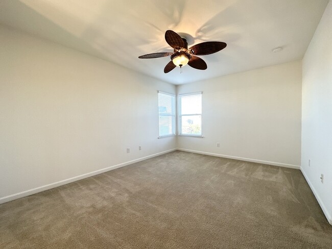 Building Photo - 689 Regency Park Cir