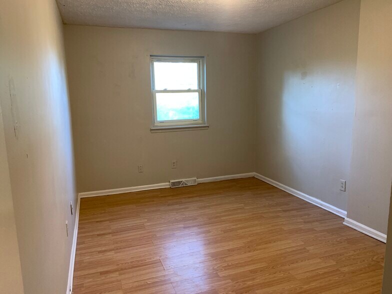 Building Photo - 1368 Dix Dr