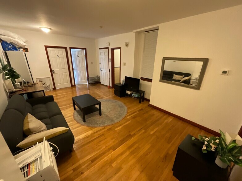 Building Photo - 871 Harrison Ave