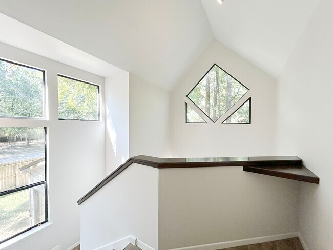 Building Photo - 3 N Mossrock Rd