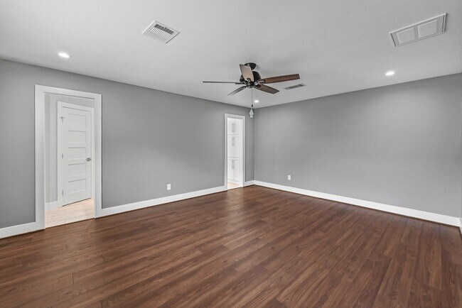 Building Photo - 4738 Whispering Falls Dr