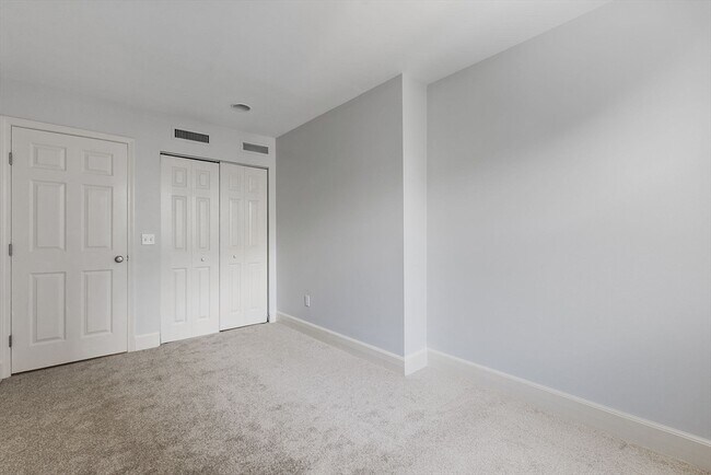 Building Photo - 403 Marlborough St