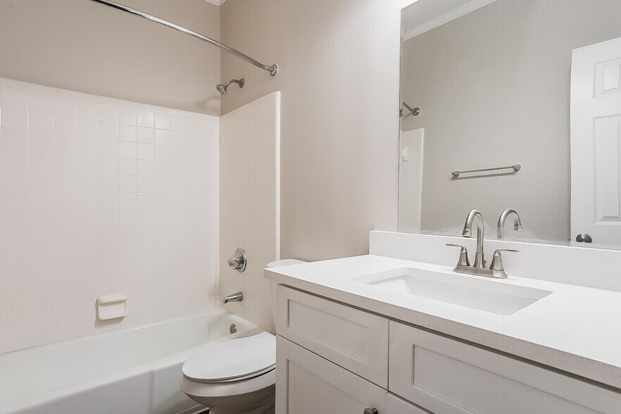 Building Photo - 5471 Saddle Creek