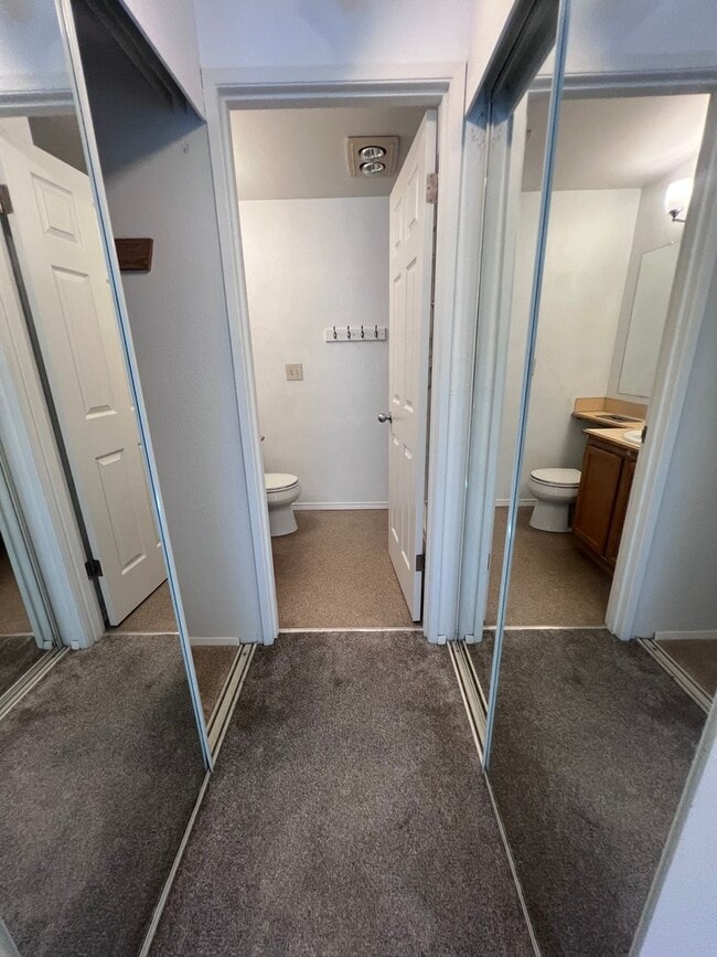 Building Photo - 2 BR 2 BA Condo in east bremerton