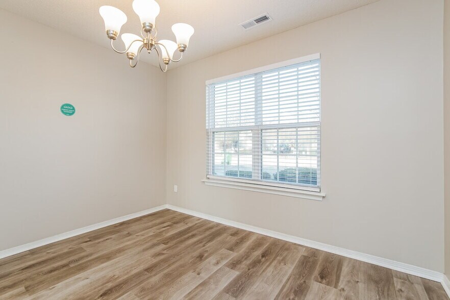 Building Photo - 1024 Penncross Dr