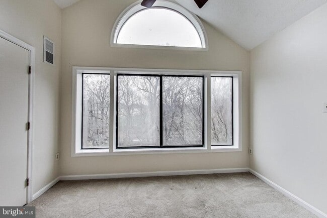 Building Photo - 896 Windbrooke Dr