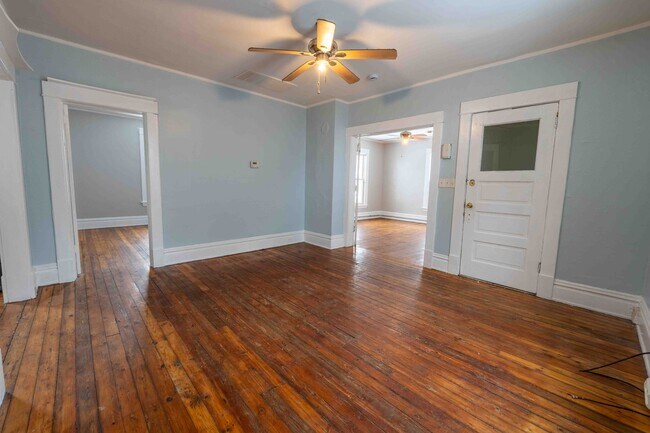 Building Photo - 300-302 Spencer