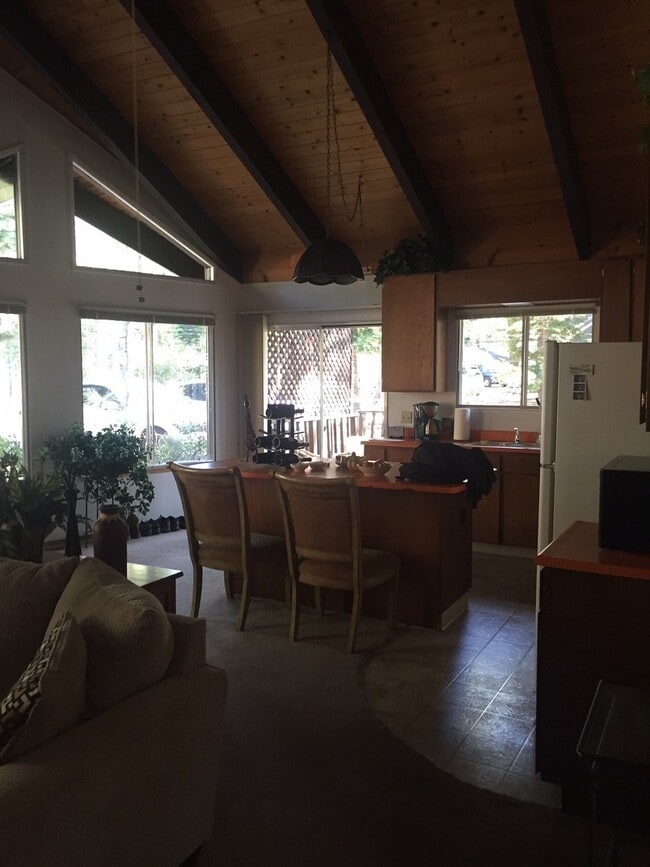 Building Photo - Great Location off Pioneer Trail in South ...