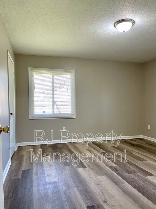 Building Photo - 5368 Scottsdale Ave