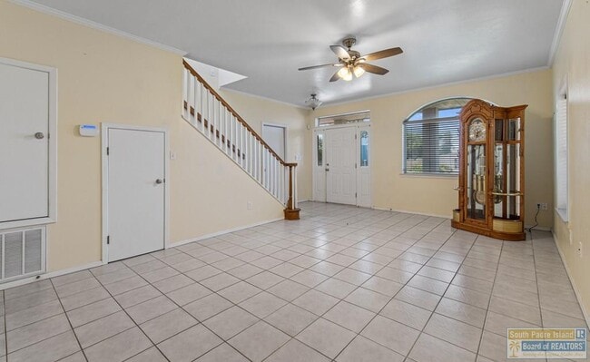 Building Photo - 813 N Shore Dr