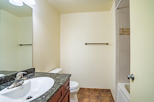 Building Photo - 1317 6th Ave N Apartments - 2 bedrooms