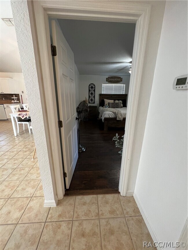 Building Photo - 1211 W Newbury St