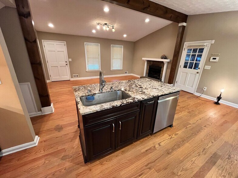 Primary Photo - 4035 Dollar Cir