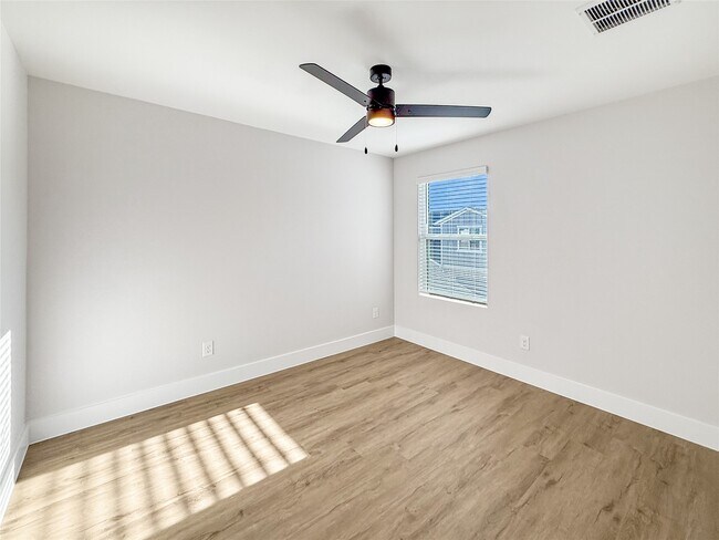 Building Photo - 5607 Mobeetie Lp