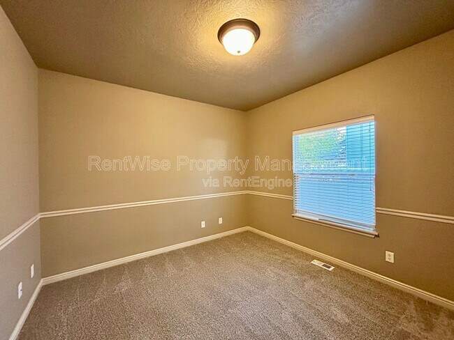 Building Photo - 2253 W los Flores Dr