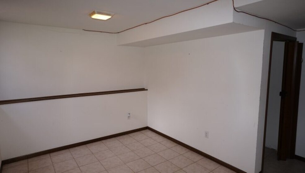 Building Photo - 6420 Lakeview Blvd