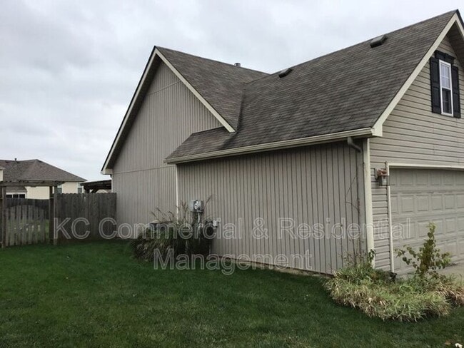 Building Photo - 8423 N Arcola Ave