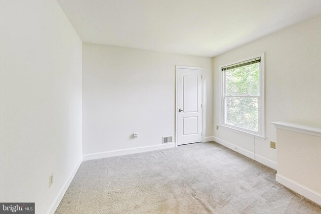 Building Photo - 6104 Cool Spring Terrace S