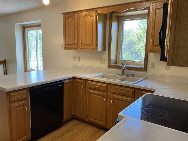 Building Photo - 9930 Valley Vista Pl