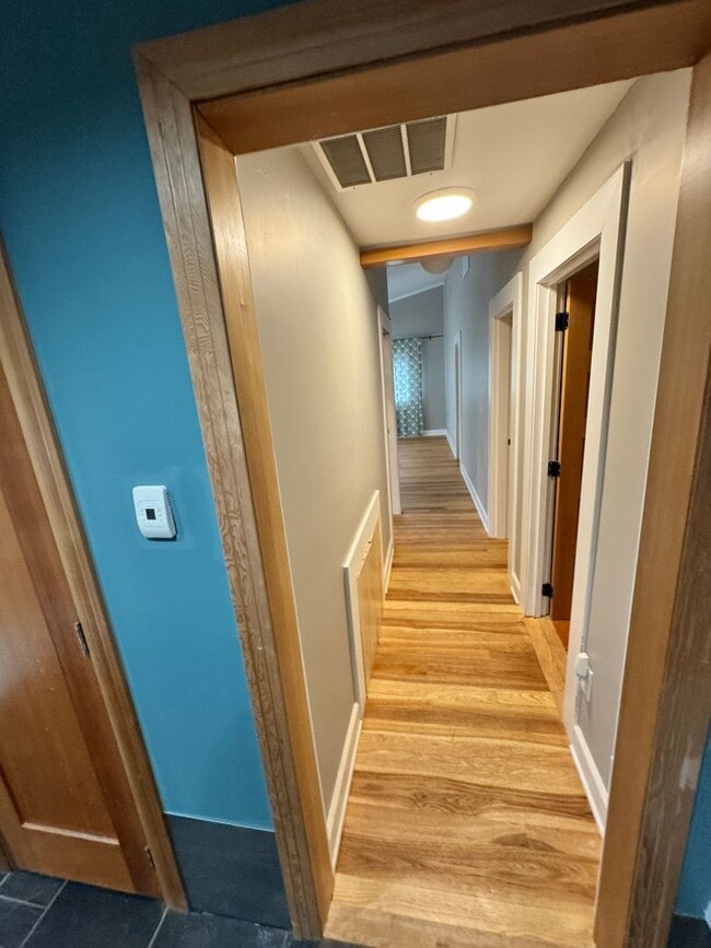 Building Photo - Eclectic Portland Home with Modern Touches...