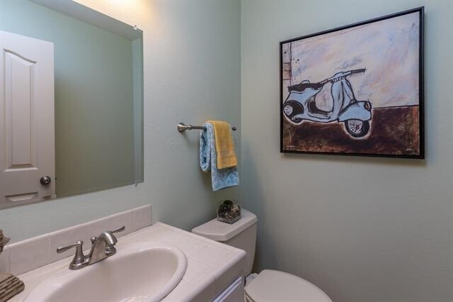 Building Photo - End unit in quiet Campbell location!