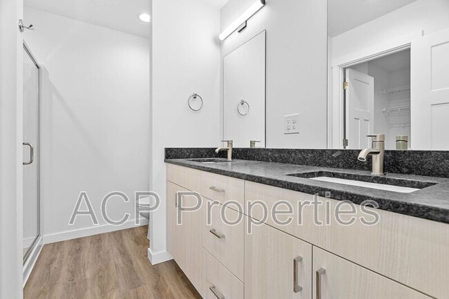 Building Photo - 1318 Bradley Ct