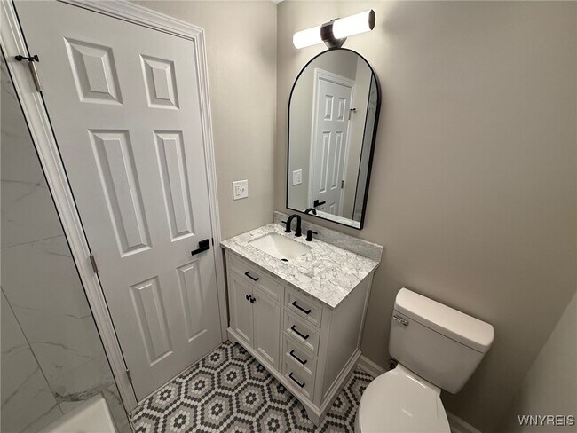 Building Photo - 307 Grandview Ave